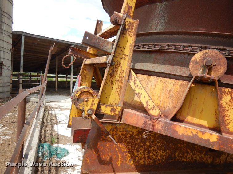 image for item IT9387 HayBuster H1000  bale processor