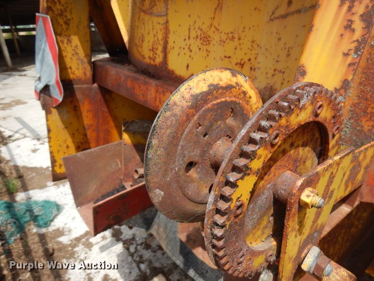 image for item IT9387 HayBuster H1000  bale processor