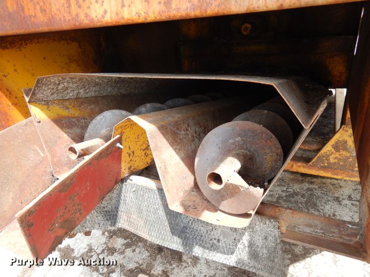 image for item IT9387 HayBuster H1000  bale processor