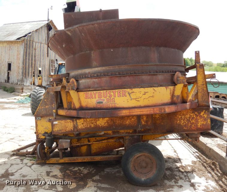 image for item IT9387 HayBuster H1000  bale processor