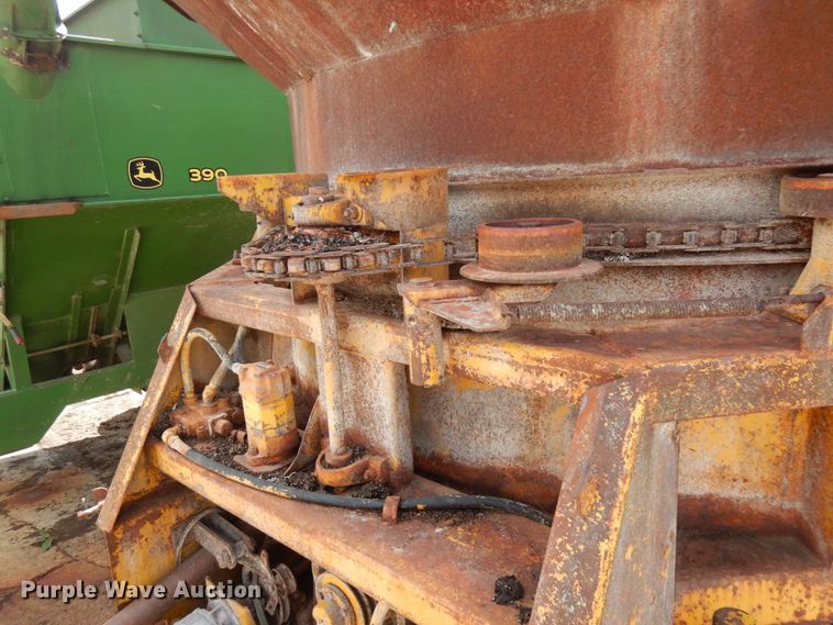 image for item IT9387 HayBuster H1000  bale processor