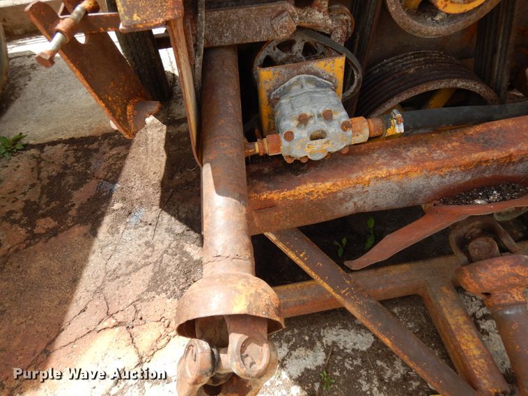 image for item IT9387 HayBuster H1000  bale processor