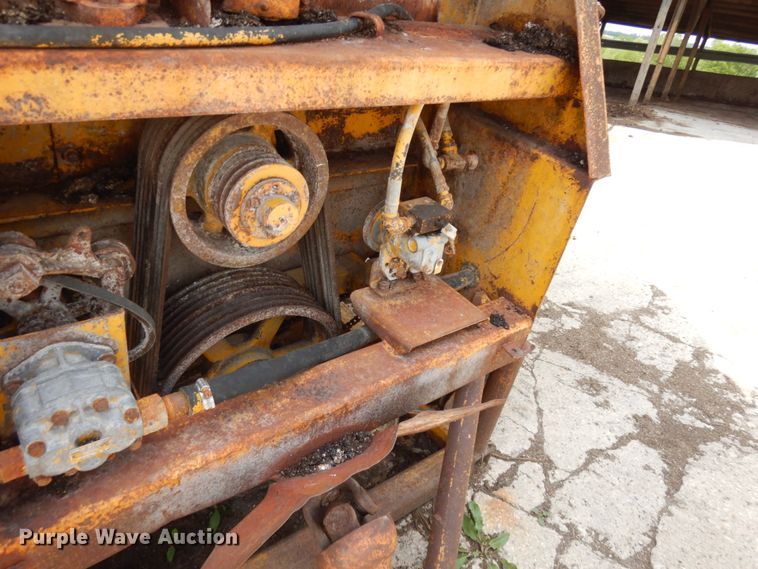 image for item IT9387 HayBuster H1000  bale processor