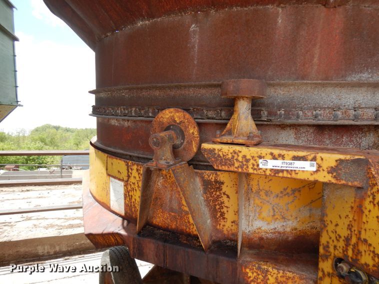 image for item IT9387 HayBuster H1000  bale processor