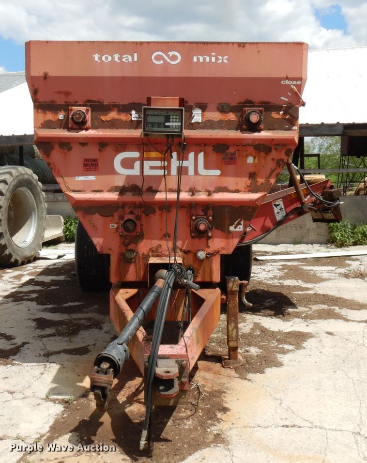 image for item IT9388 Gehl MF8500  feed ginder/mixer