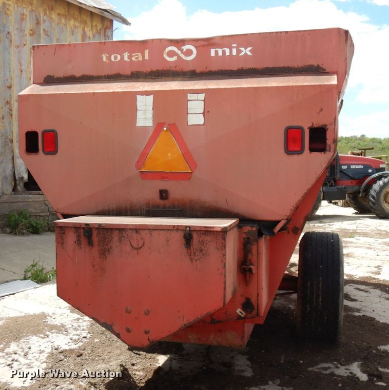 image for item IT9388 Gehl MF8500  feed ginder/mixer