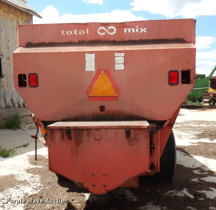 image for item IT9388 Gehl MF8500  feed ginder/mixer