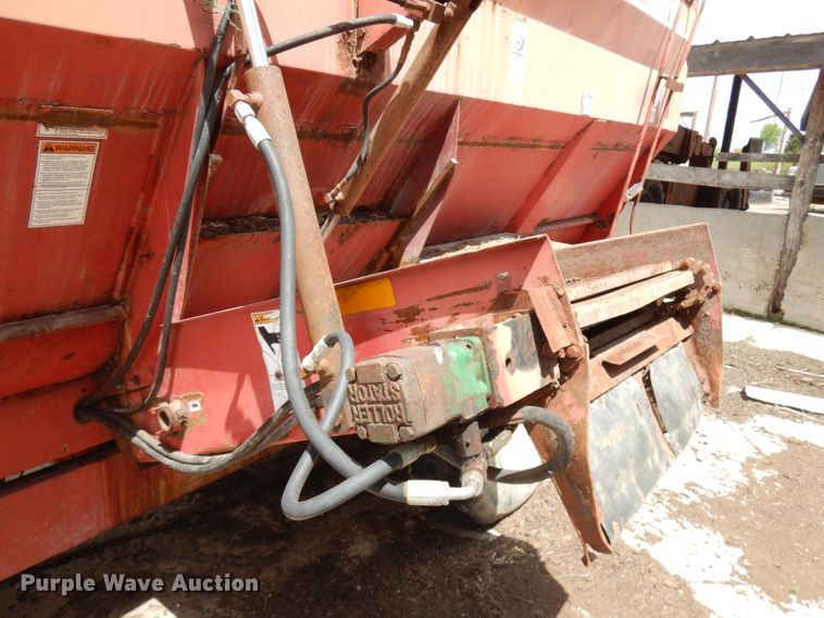 image for item IT9388 Gehl MF8500  feed ginder/mixer