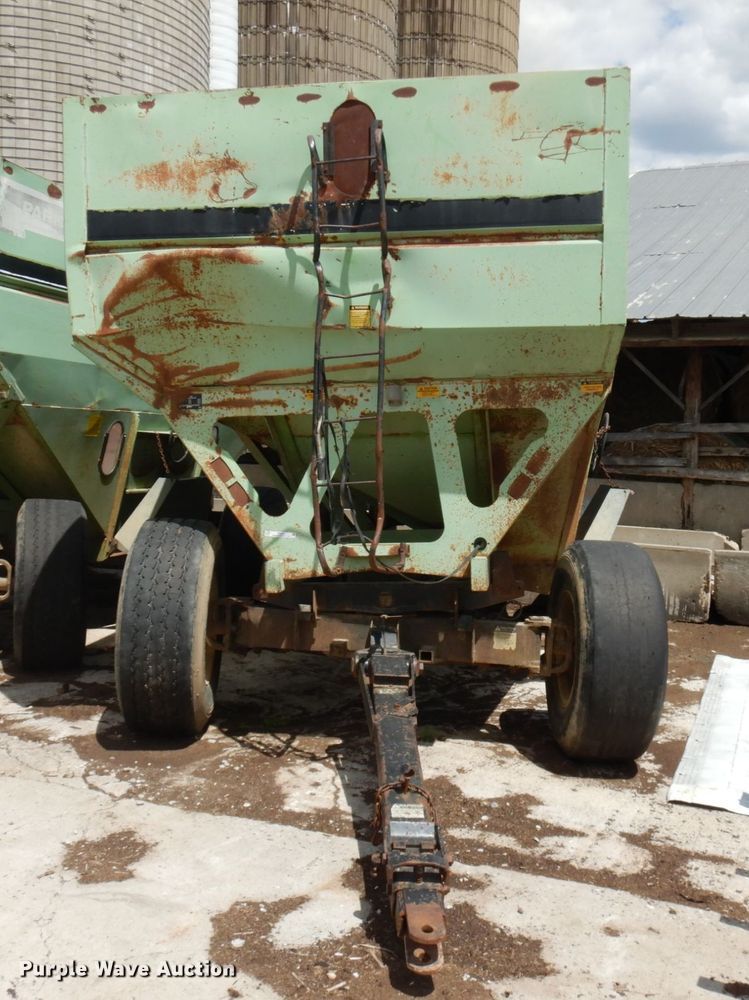 image for item IT9391 Parker 625  gravity wagon