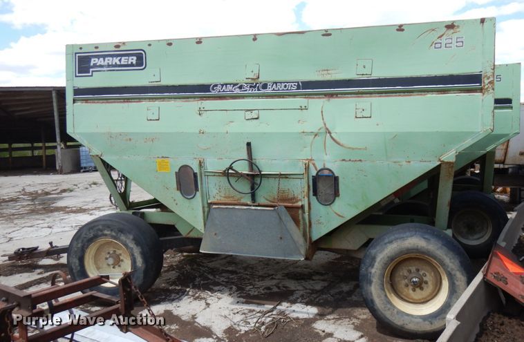 image for item IT9391 Parker 625  gravity wagon