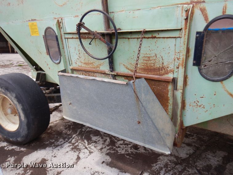 image for item IT9391 Parker 625  gravity wagon