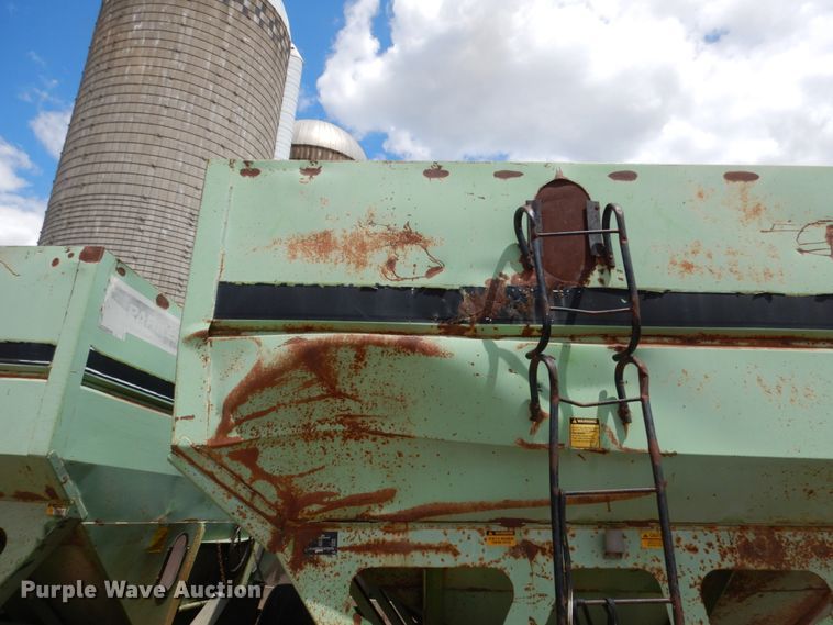 image for item IT9391 Parker 625  gravity wagon