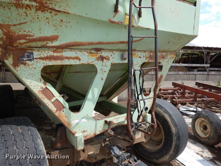 image for item IT9391 Parker 625  gravity wagon