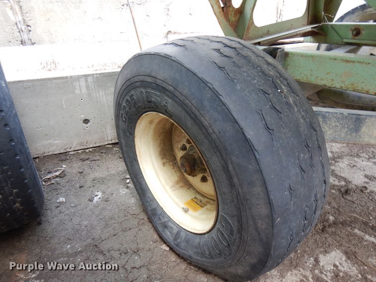 image for item IT9391 Parker 625  gravity wagon