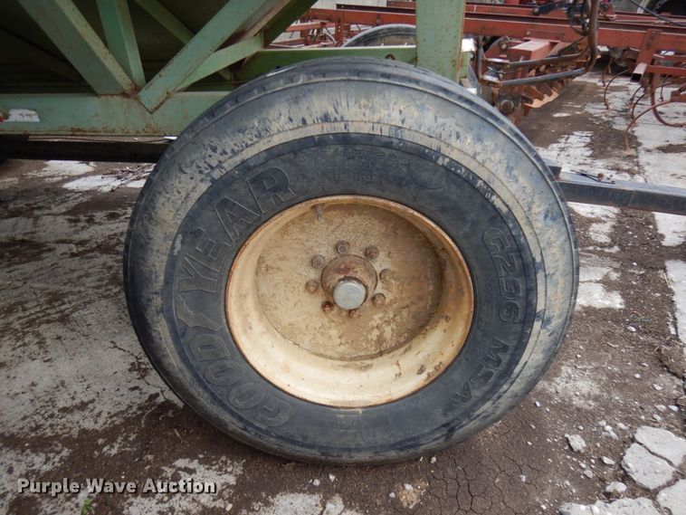 image for item IT9391 Parker 625  gravity wagon