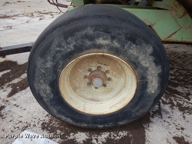 image for item IT9391 Parker 625  gravity wagon