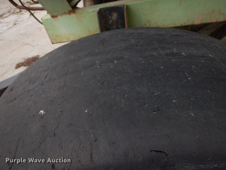 image for item IT9391 Parker 625  gravity wagon