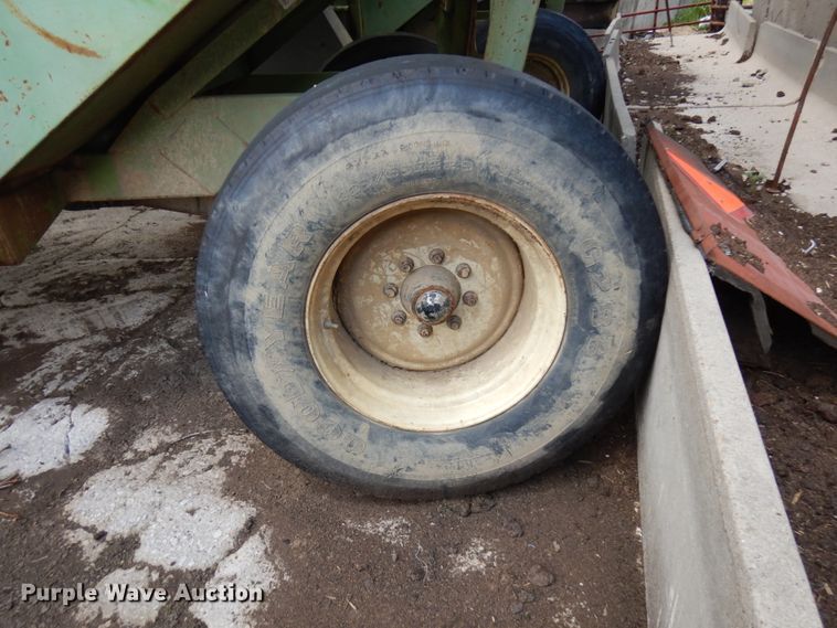 image for item IT9391 Parker 625  gravity wagon