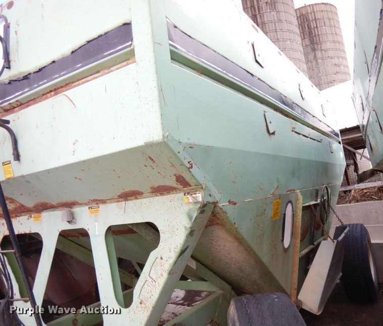 image for item IT9392 Parker 625  gravity wagon