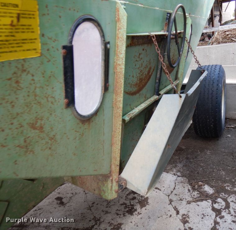 image for item IT9392 Parker 625  gravity wagon