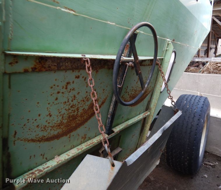 image for item IT9392 Parker 625  gravity wagon