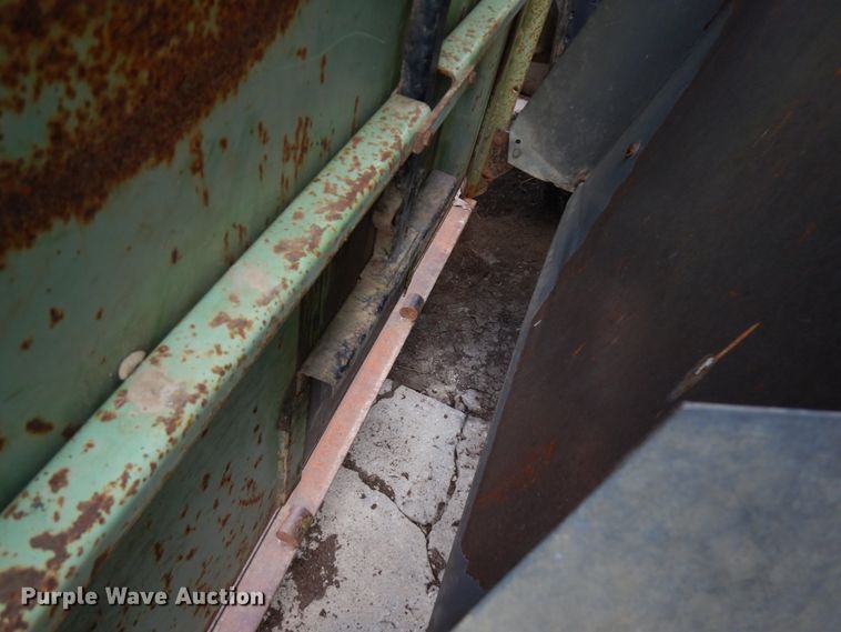 image for item IT9392 Parker 625  gravity wagon