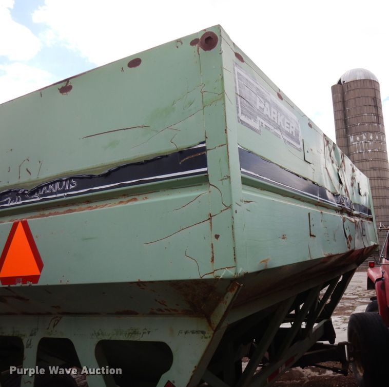 image for item IT9392 Parker 625  gravity wagon