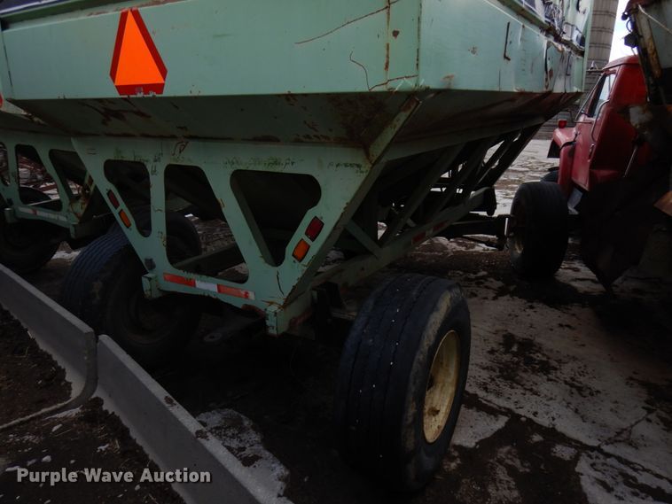 image for item IT9392 Parker 625  gravity wagon