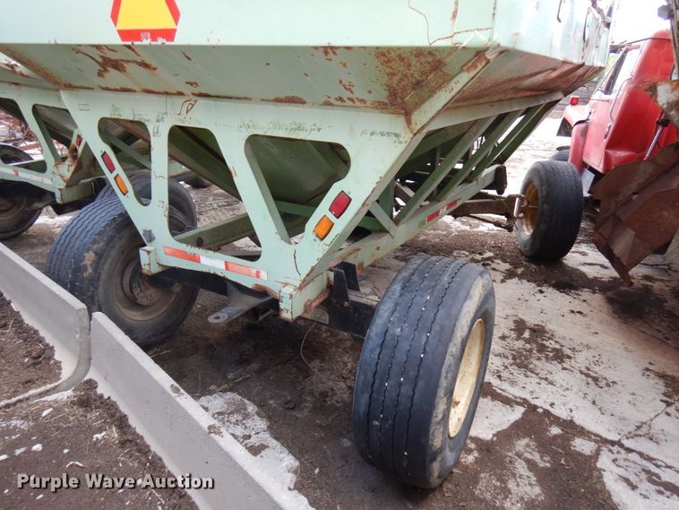 image for item IT9392 Parker 625  gravity wagon