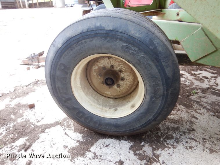 image for item IT9392 Parker 625  gravity wagon