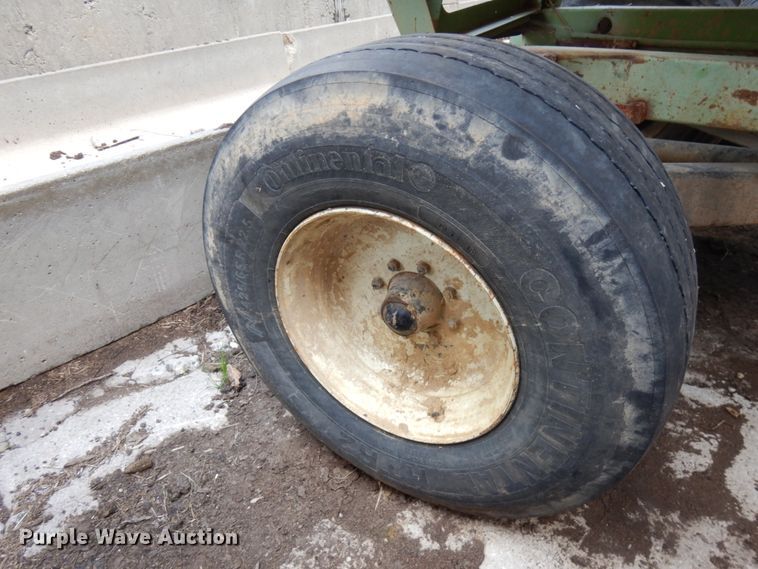 image for item IT9392 Parker 625  gravity wagon