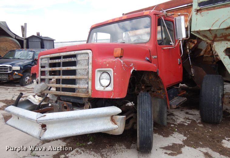 image for item IT9393 1982 International 1754  feed mixer truck