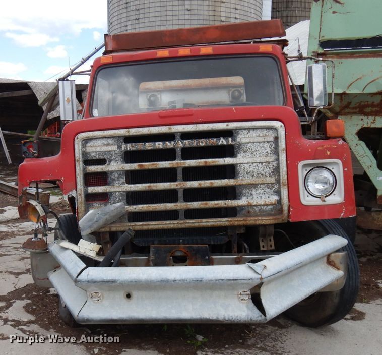 image for item IT9393 1982 International 1754  feed mixer truck