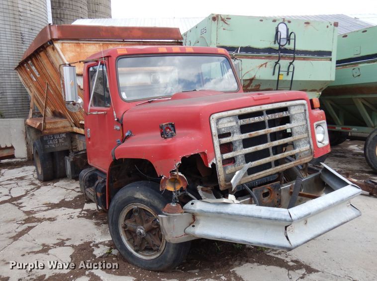 image for item IT9393 1982 International 1754  feed mixer truck