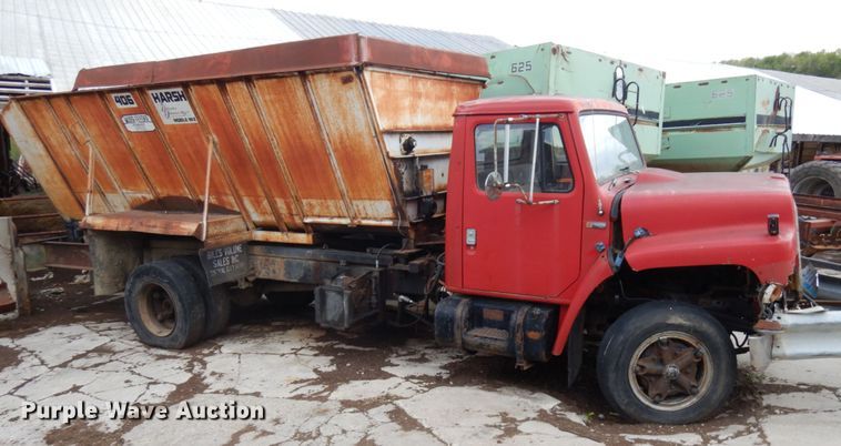 image for item IT9393 1982 International 1754  feed mixer truck
