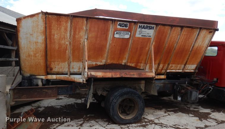 image for item IT9393 1982 International 1754  feed mixer truck