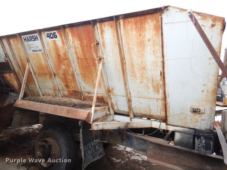 image for item IT9393 1982 International 1754  feed mixer truck