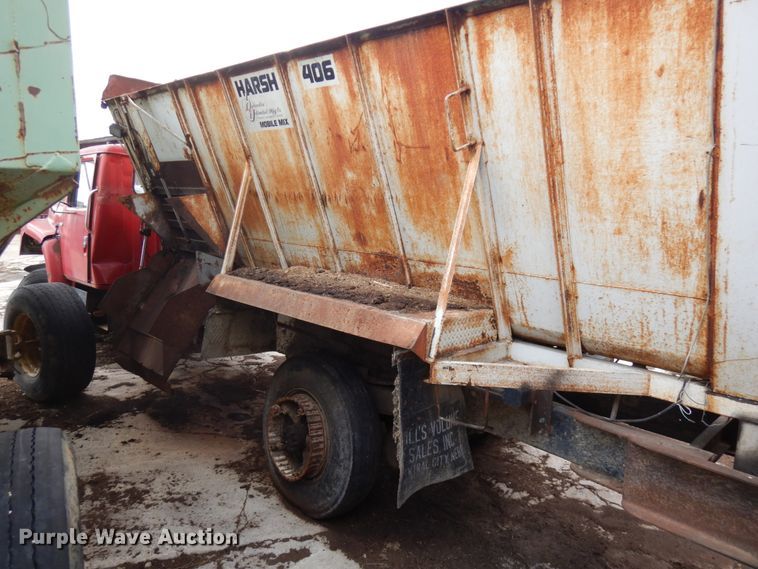 image for item IT9393 1982 International 1754  feed mixer truck