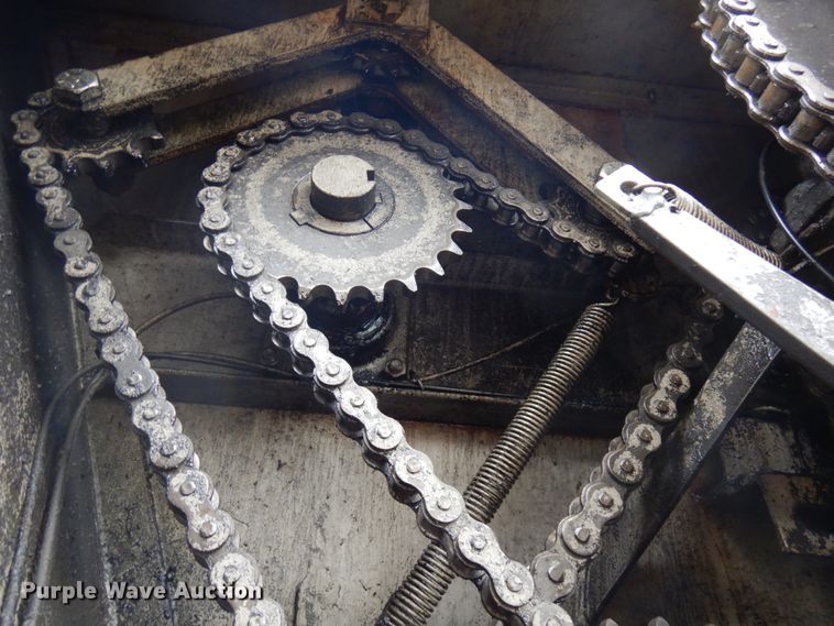 image for item IT9393 1982 International 1754  feed mixer truck