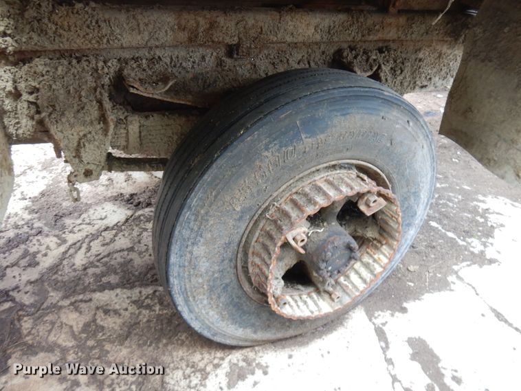 image for item IT9393 1982 International 1754  feed mixer truck