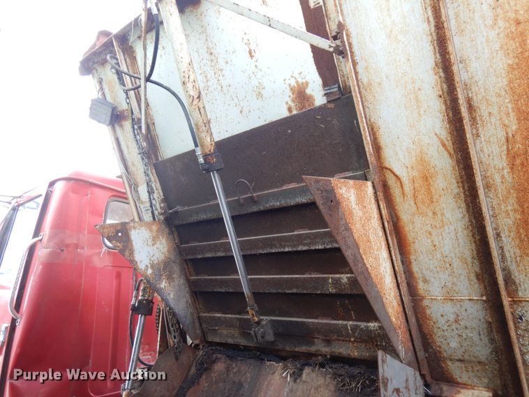 image for item IT9393 1982 International 1754  feed mixer truck