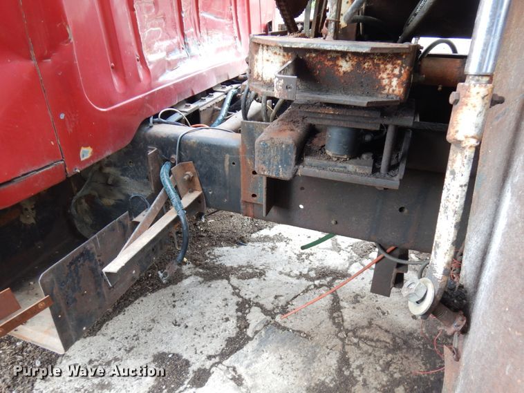 image for item IT9393 1982 International 1754  feed mixer truck