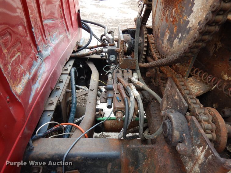 image for item IT9393 1982 International 1754  feed mixer truck