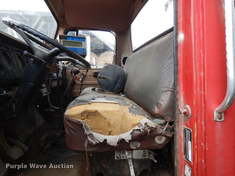 image for item IT9393 1982 International 1754  feed mixer truck