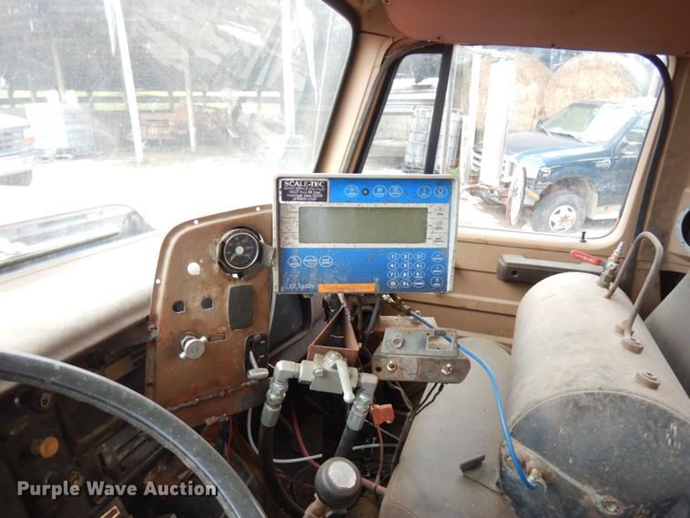 image for item IT9393 1982 International 1754  feed mixer truck