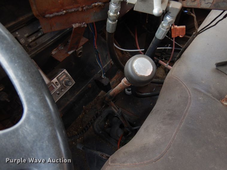 image for item IT9393 1982 International 1754  feed mixer truck