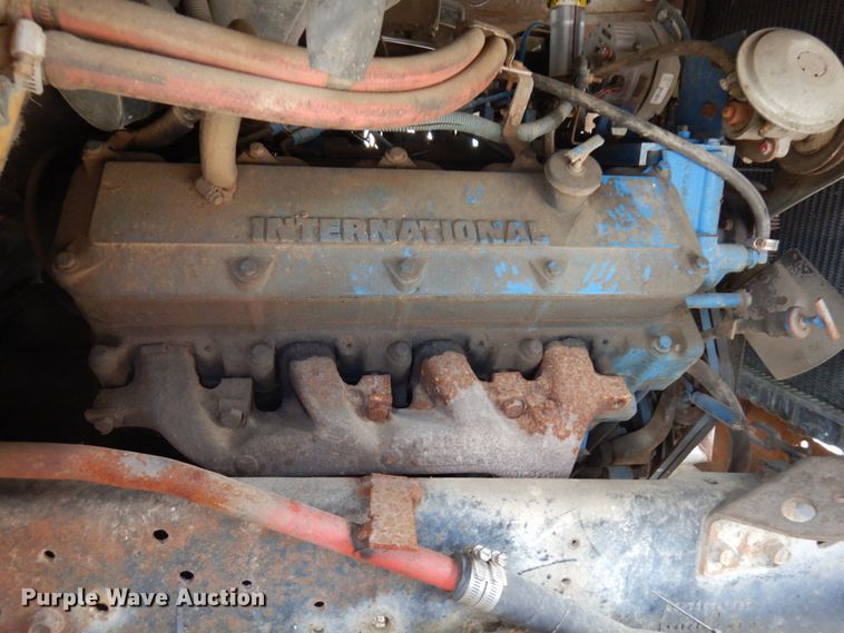 image for item IT9393 1982 International 1754  feed mixer truck