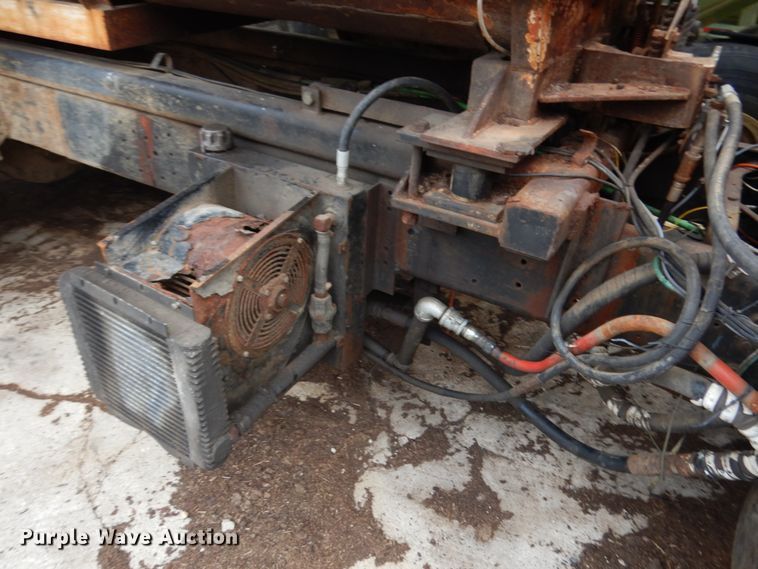 image for item IT9393 1982 International 1754  feed mixer truck