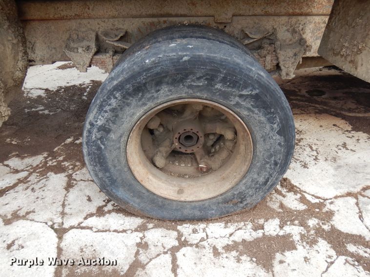 image for item IT9393 1982 International 1754  feed mixer truck