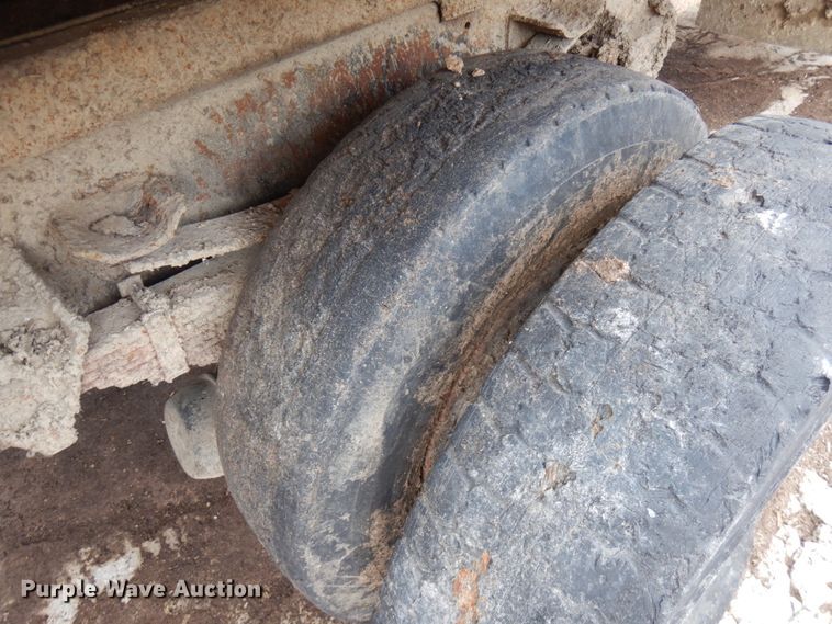 image for item IT9393 1982 International 1754  feed mixer truck